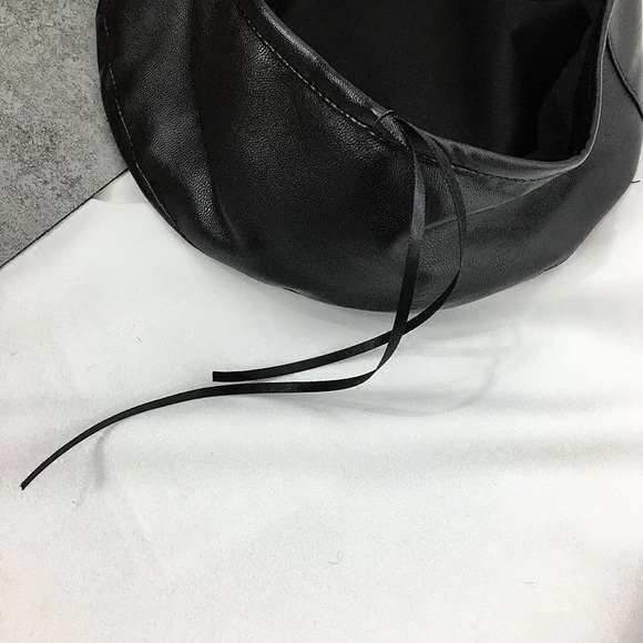 ✨NWT✨ Stylish Black Pleather Beret - Picture 3 of 3